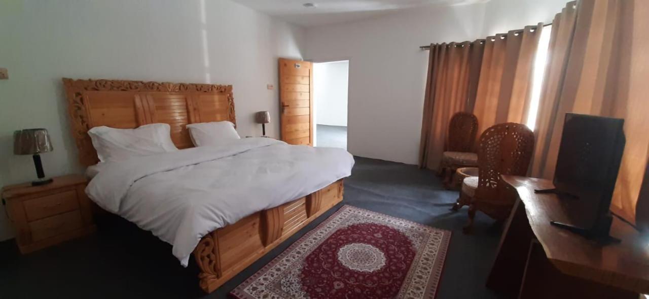Hotel Reego Скарду Екстериор снимка