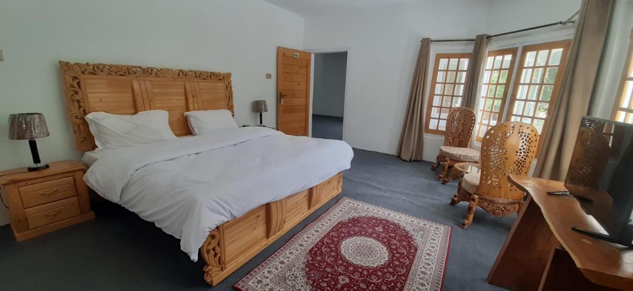 Hotel Reego Скарду Екстериор снимка