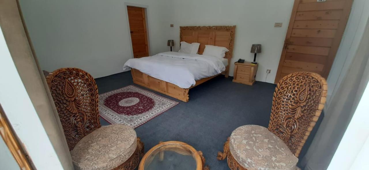 Hotel Reego Скарду Екстериор снимка